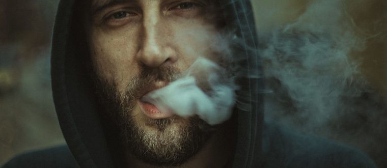 איך לטשטש את פגמי העישון מהפנים?