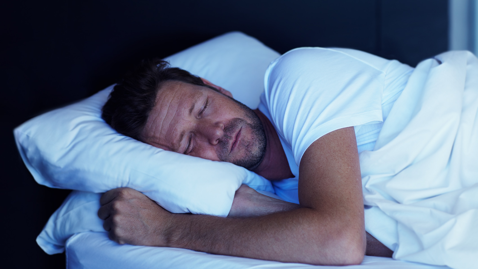 איך לישון טוב יותר ולהירדם מהר יותר